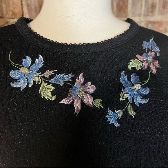 Vintage Floral Embroidered Black Sleeveless Top/Tank -SizeXL -TP23 - Picture 1 of 8
